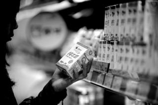 蒙牛回应致癌物超标：小概率事件.jpg