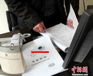 荆门肯德基汉堡吃出塑料 卫监部门处罚3000元.jpg