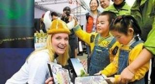 舆情观察:外国人义卖被批“丢脸”引网民争议 
.jpg