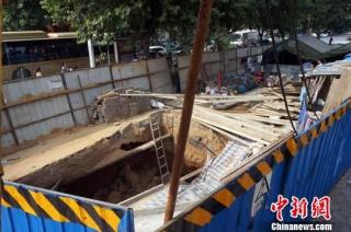 郑州地铁塌方致2死2伤 事故项目已暂停施工-财经频道-新华网.jpg
