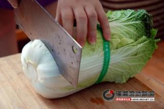 白菜华丽变玫瑰 网友号召低碳过七夕-新华网.jpg