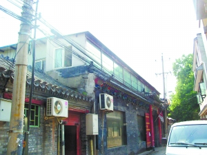 北京300米胡同近20栋违建楼 单栋一年收租50万.jpg