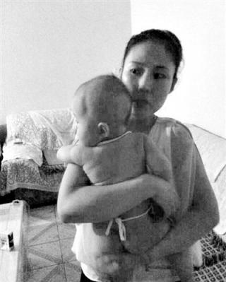 河南摔婴民警被指让领导做中间人给家属封口费.jpg