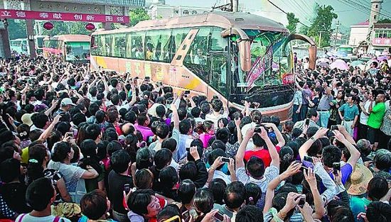 "超级中学"怪相:花钱垄断尖子生被指破坏公平