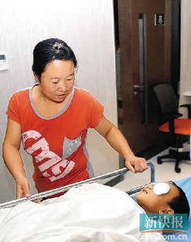 山西被挖眼男童植入义眼 3个月后可“见”世界.jpg