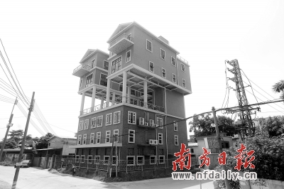 广东石碣“空中吊脚别墅” 引热议 单层面积300平米