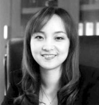 上海外逃美女高管：携7箱奢侈品出逃像搬家.jpg