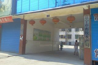 湖南机关回应3成职工系亲属：17人是子弟.jpg