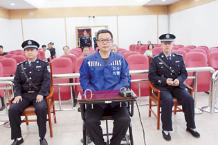 巨贪杨汉中:索房21套,情妇成推手.jpg