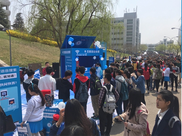 一块让你燃起来户外广告牌，长什么样？
